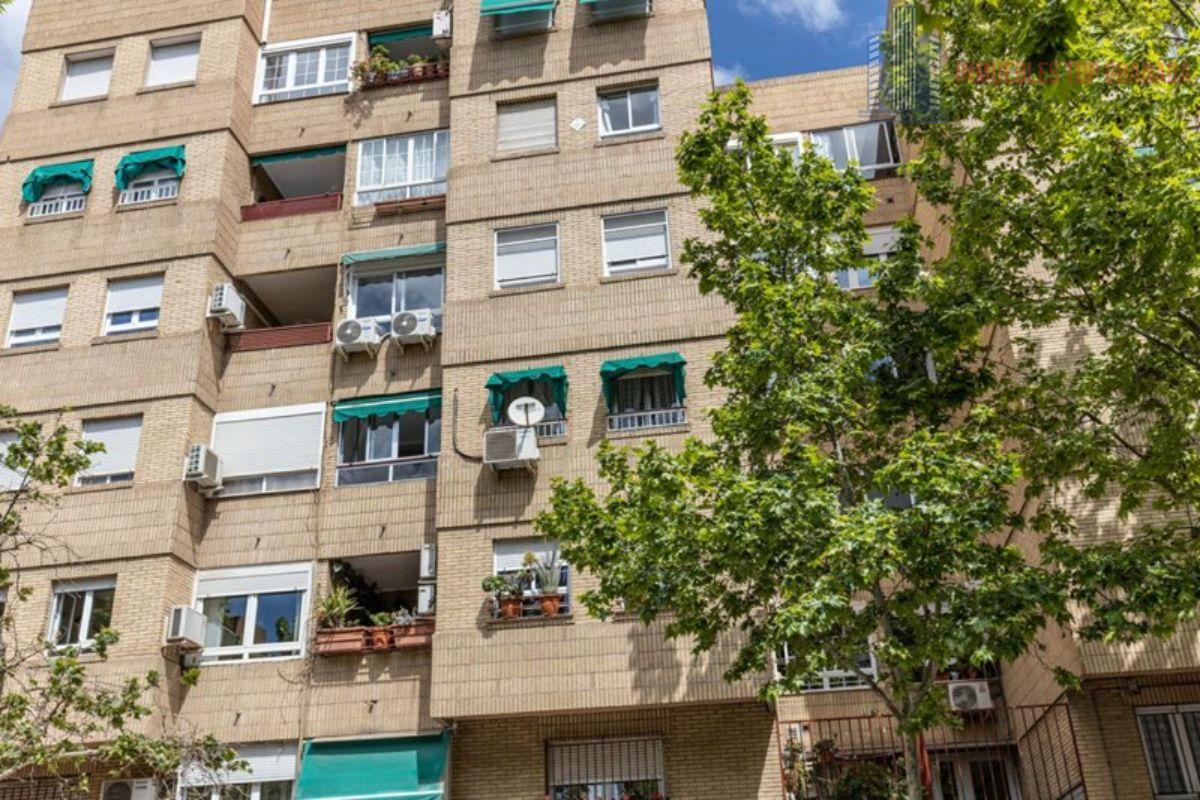 For sale of flat in Granada