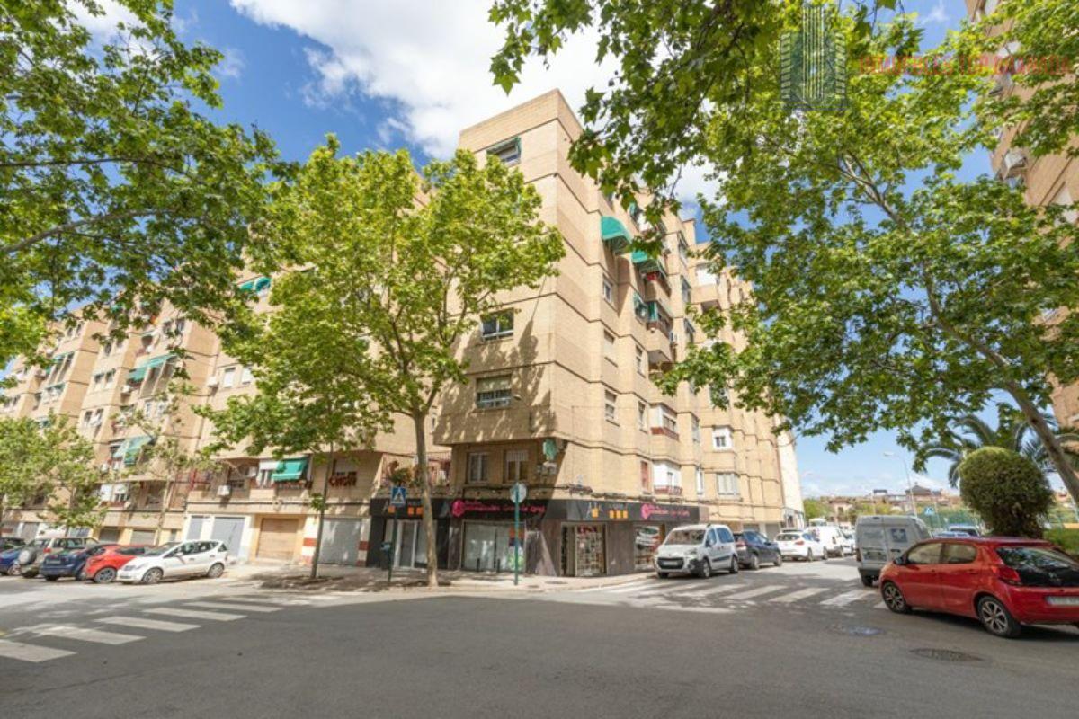 For sale of flat in Granada