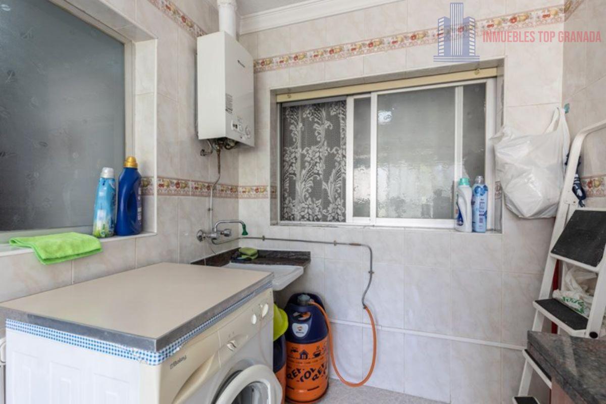 For sale of flat in Granada