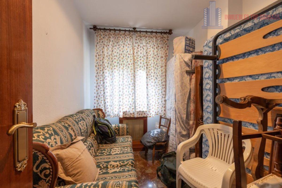 For sale of flat in Granada