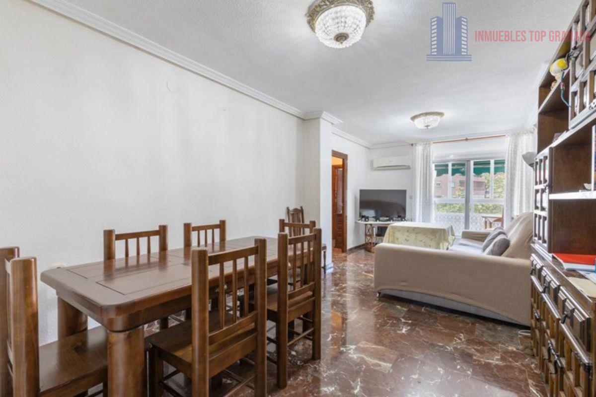 For sale of flat in Granada