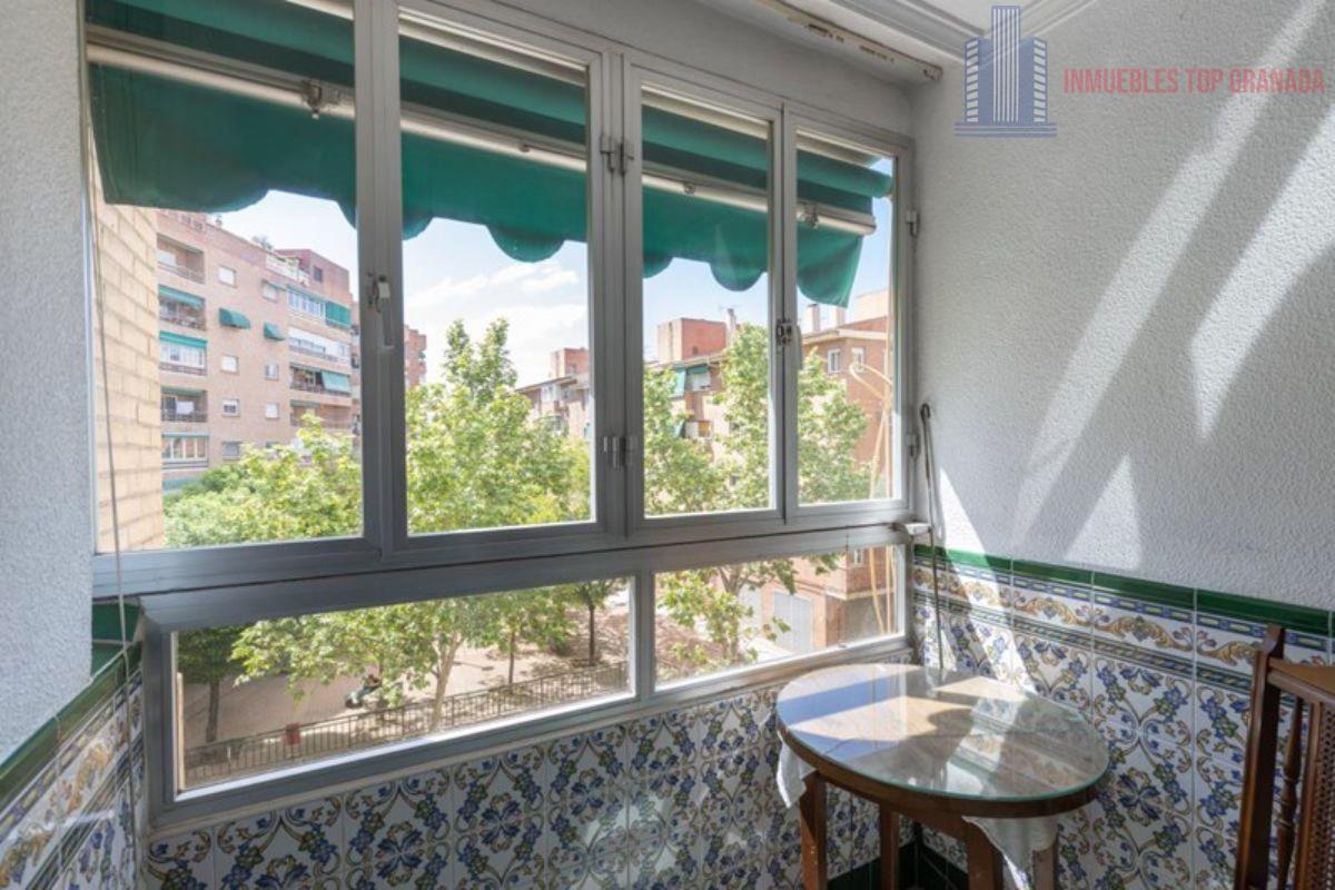 For sale of flat in Granada