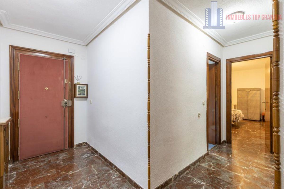 For sale of flat in Granada