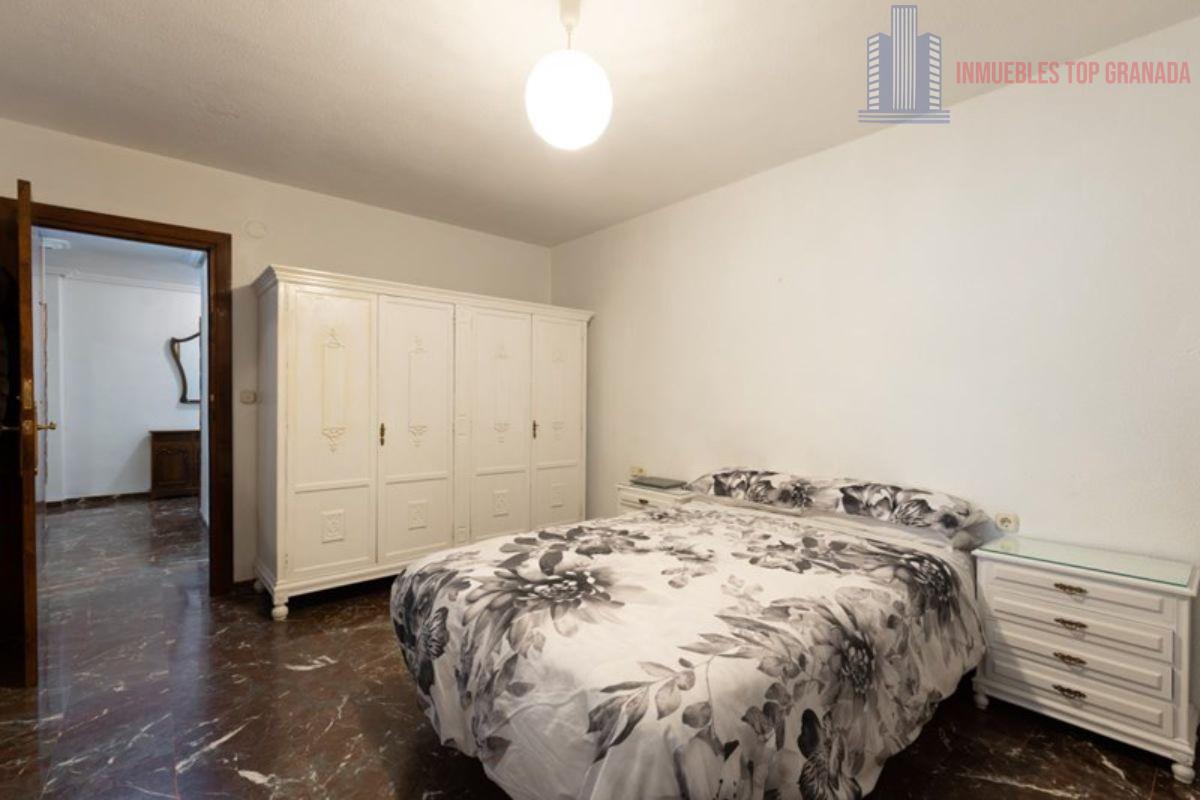 For sale of flat in Granada