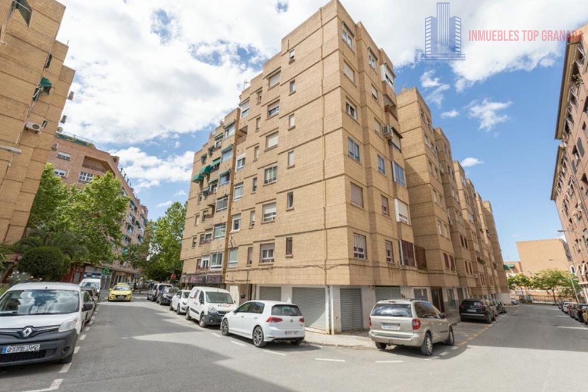 For sale of flat in Granada