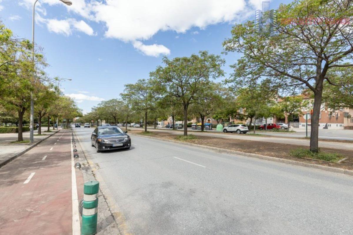 For sale of flat in Granada