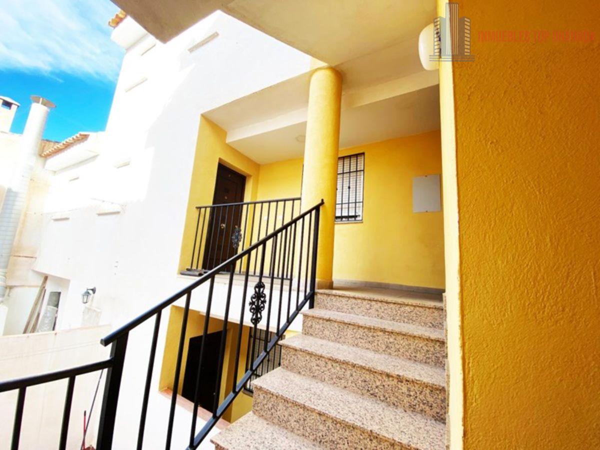 For sale of flat in Cájar