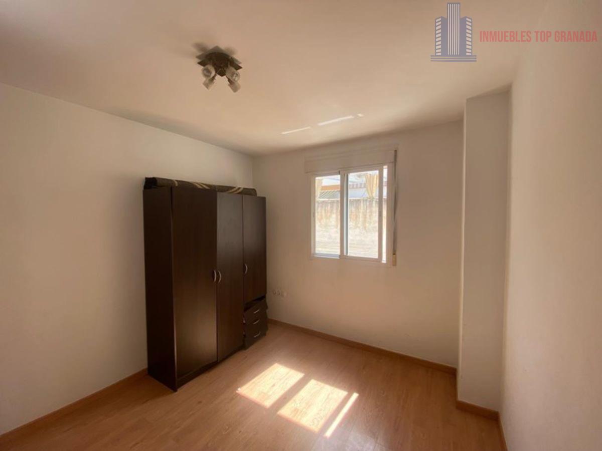 For sale of flat in Cájar
