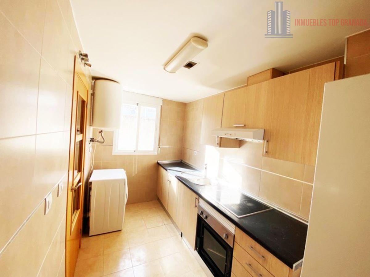 For sale of flat in Cájar