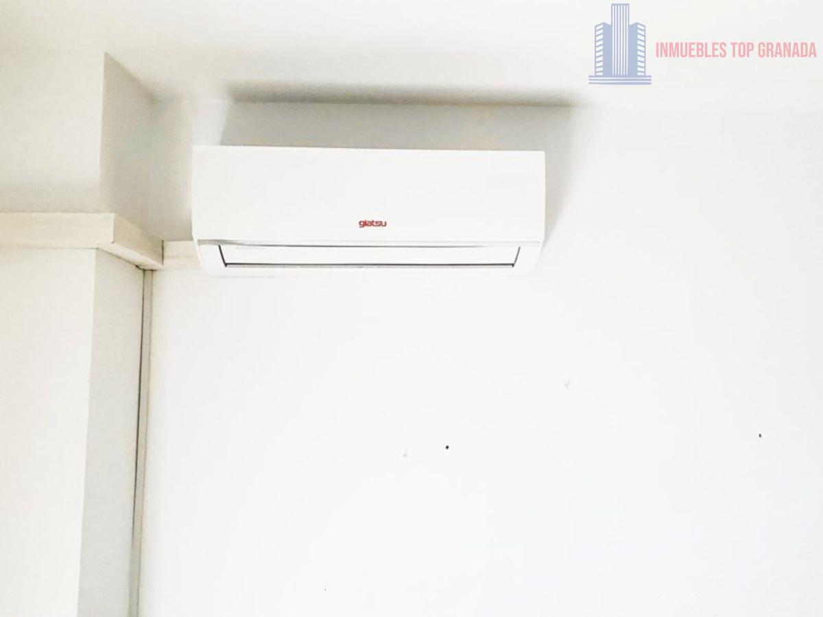 For sale of flat in Cájar