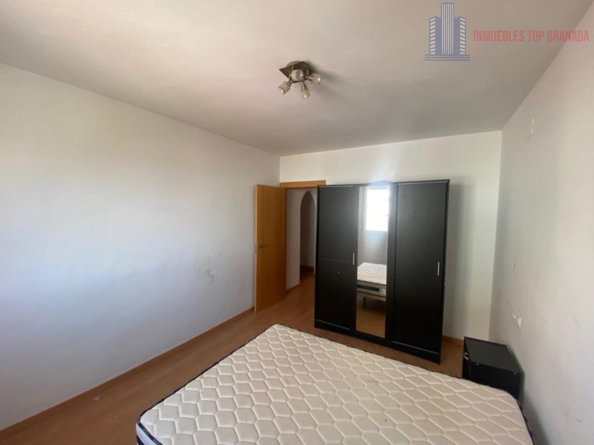 For sale of flat in Cájar