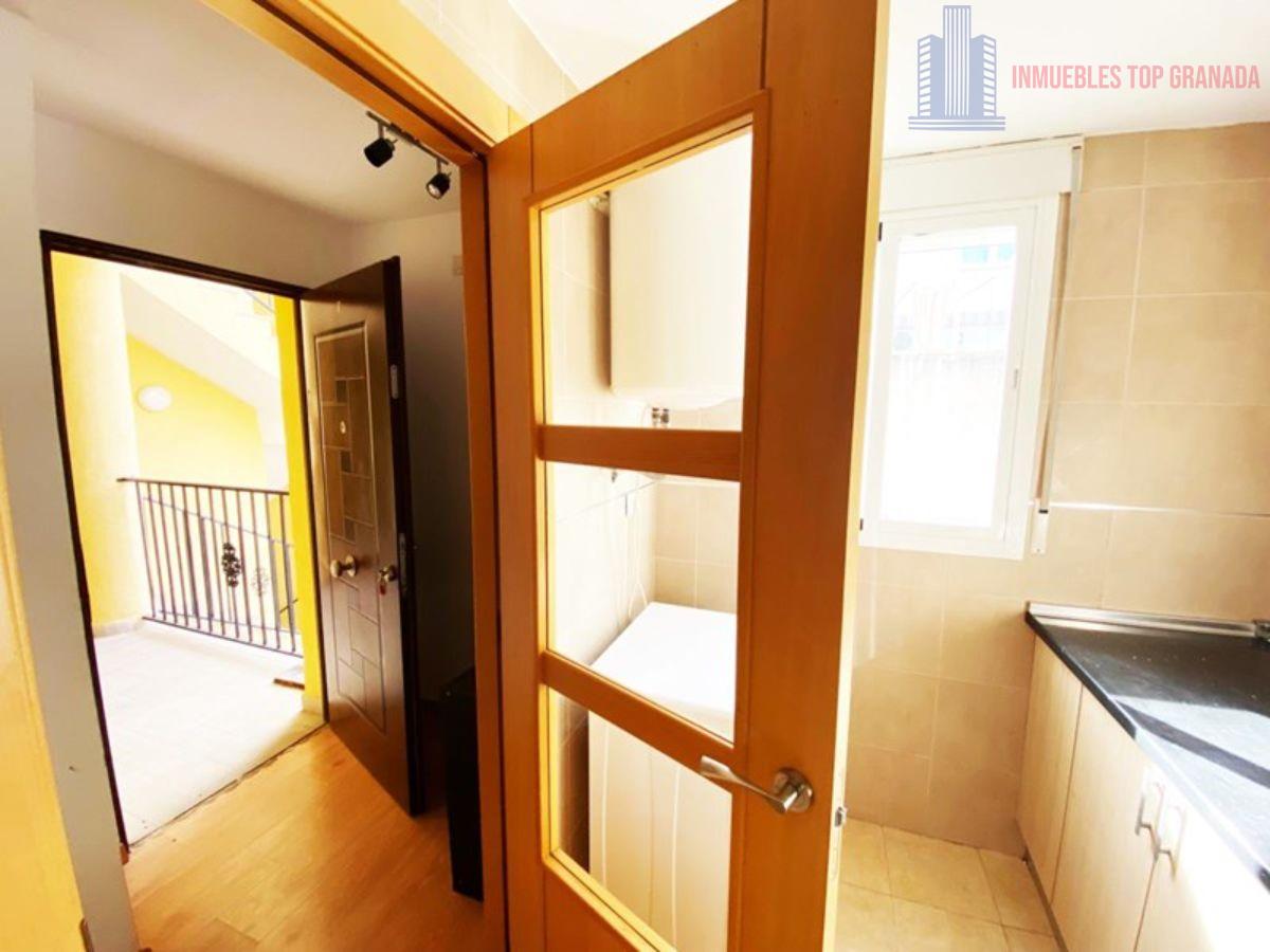 For sale of flat in Cájar