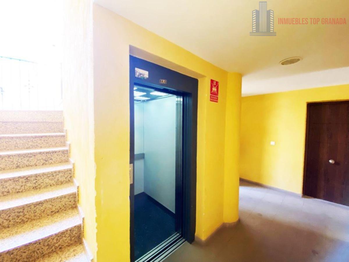 For sale of flat in Cájar