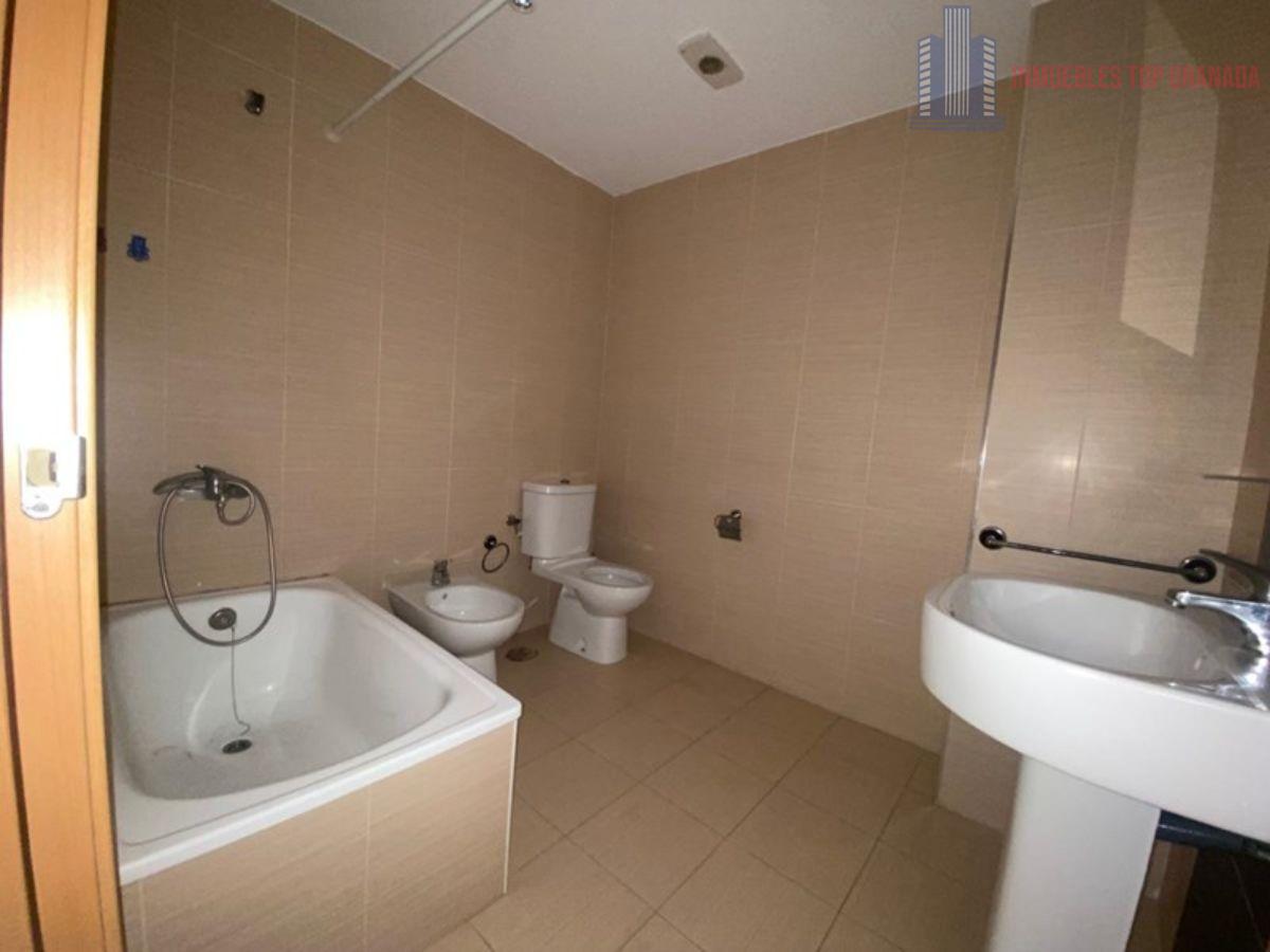 For sale of flat in Cájar