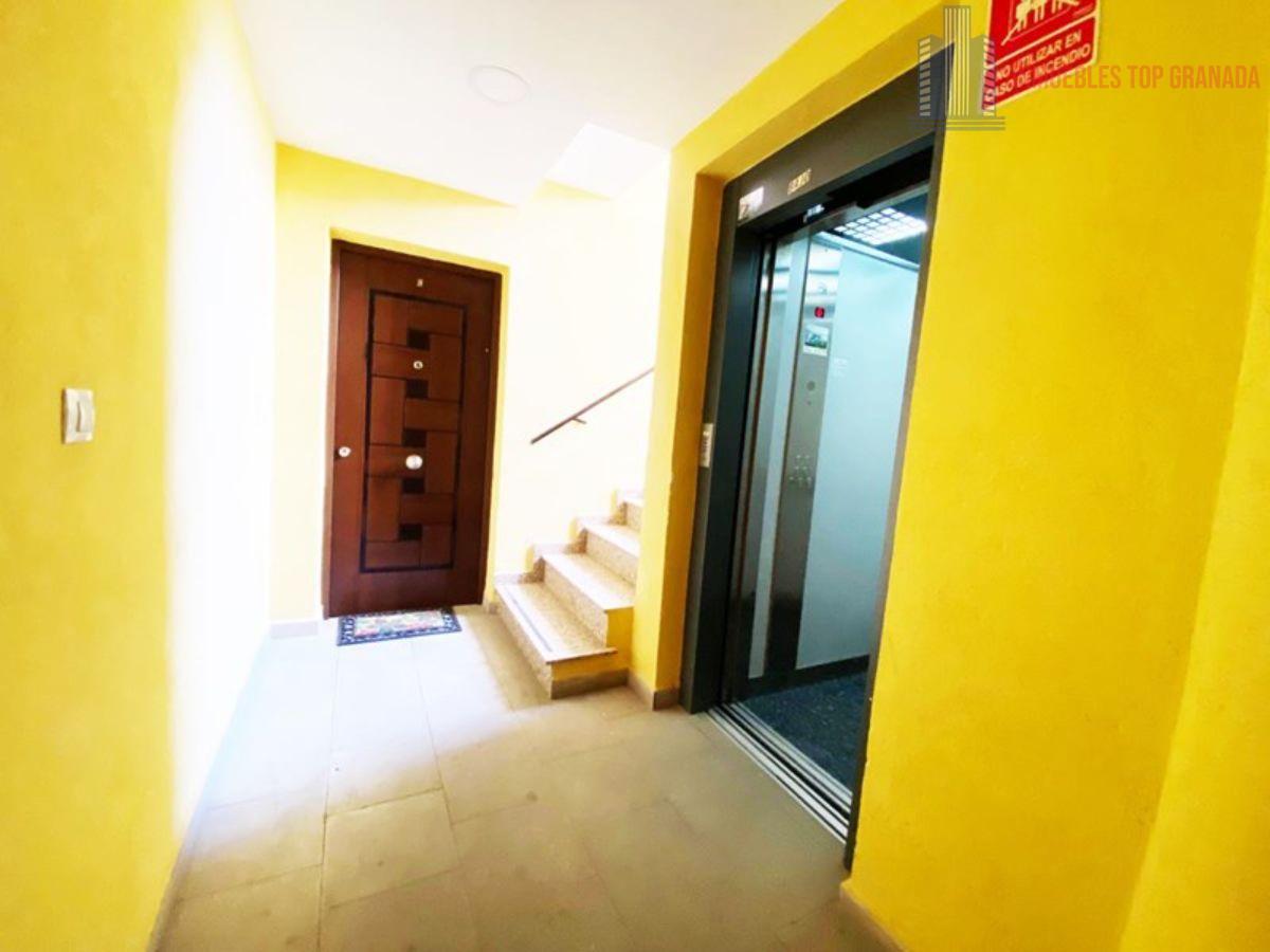 For sale of flat in Cájar