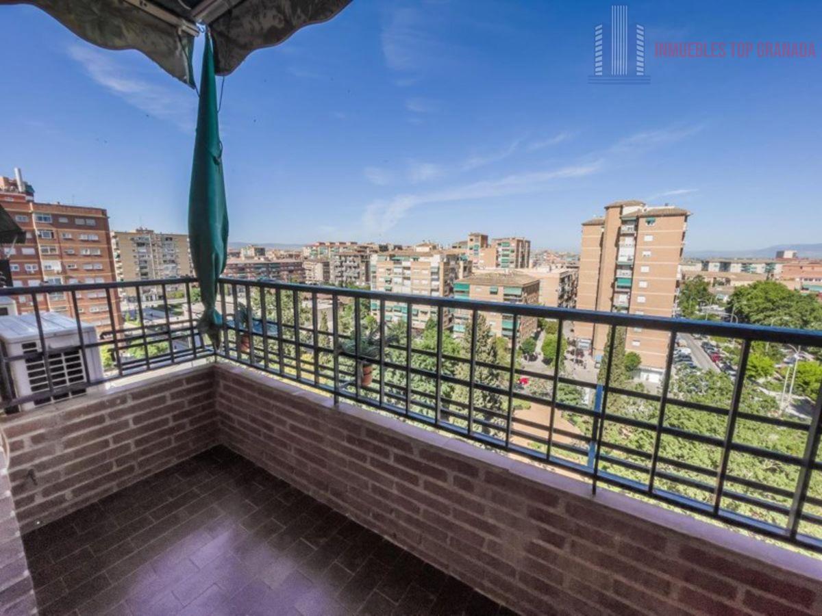 For sale of flat in Granada