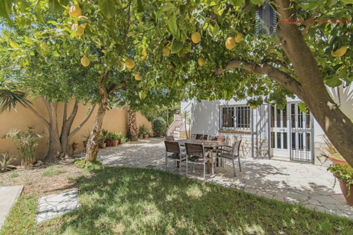 For sale of house in Cúllar Vega