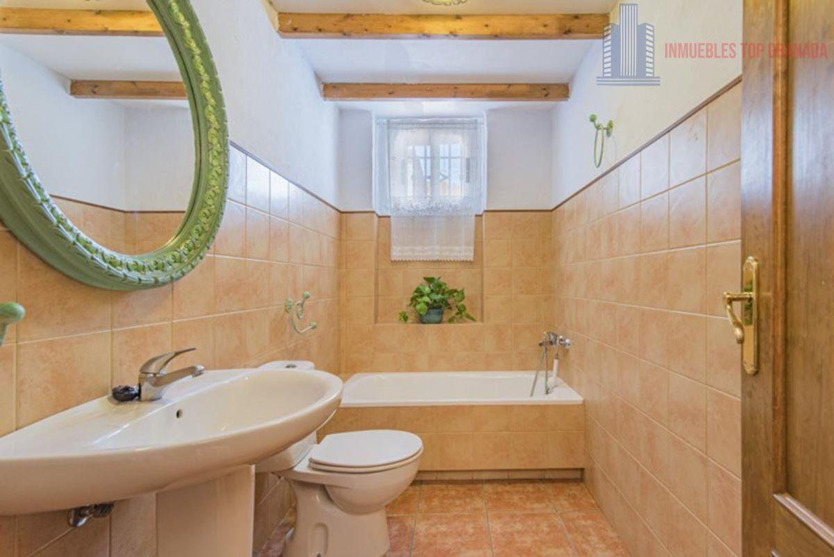For sale of house in Cúllar Vega