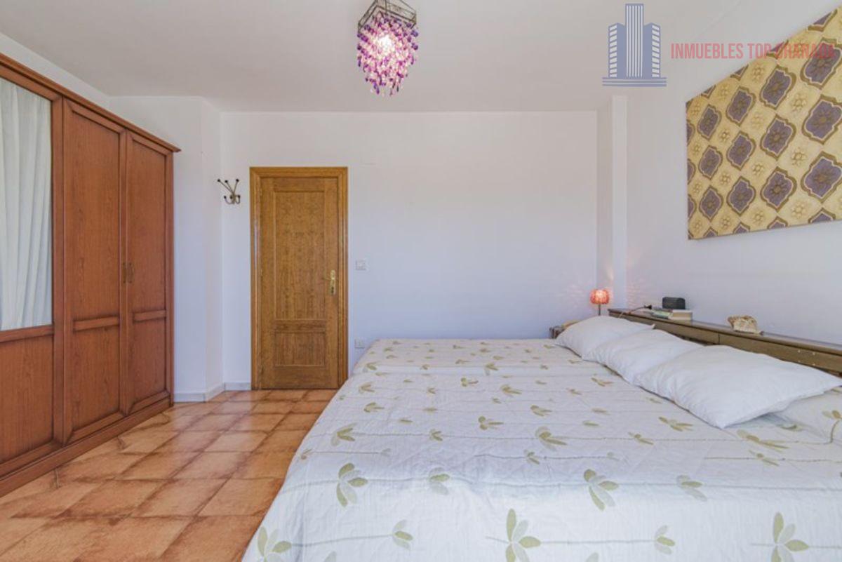 For sale of house in Cúllar Vega