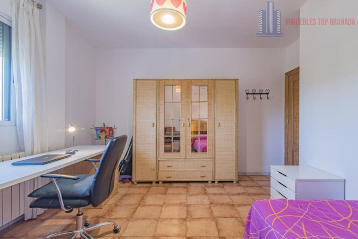 For sale of house in Cúllar Vega