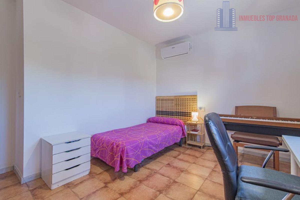 For sale of house in Cúllar Vega