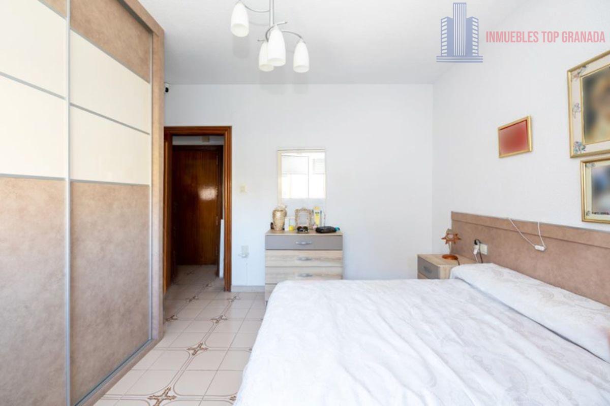 For sale of flat in Granada