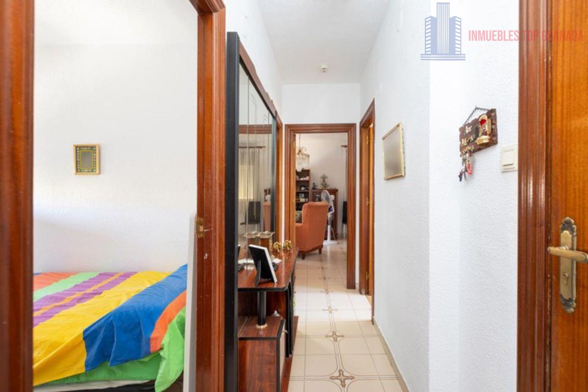For sale of flat in Granada