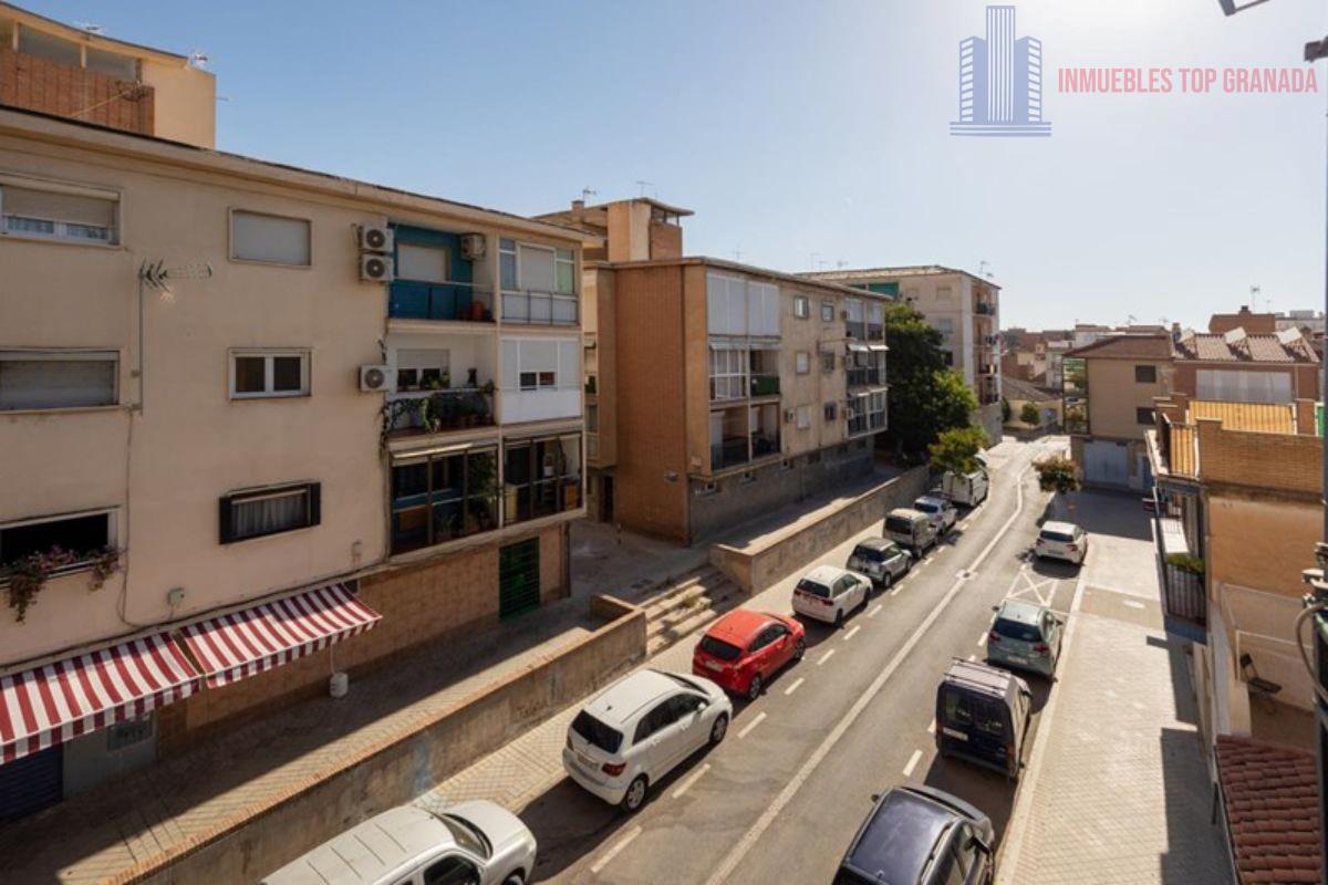For sale of flat in Granada