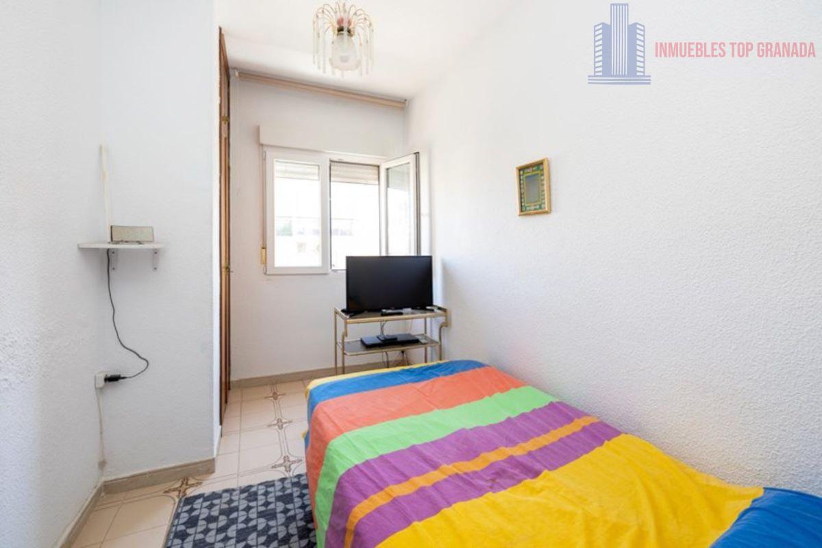 For sale of flat in Granada