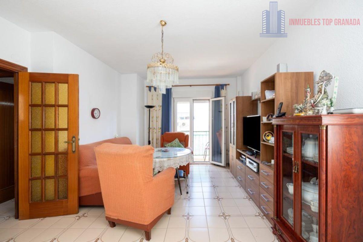For sale of flat in Granada