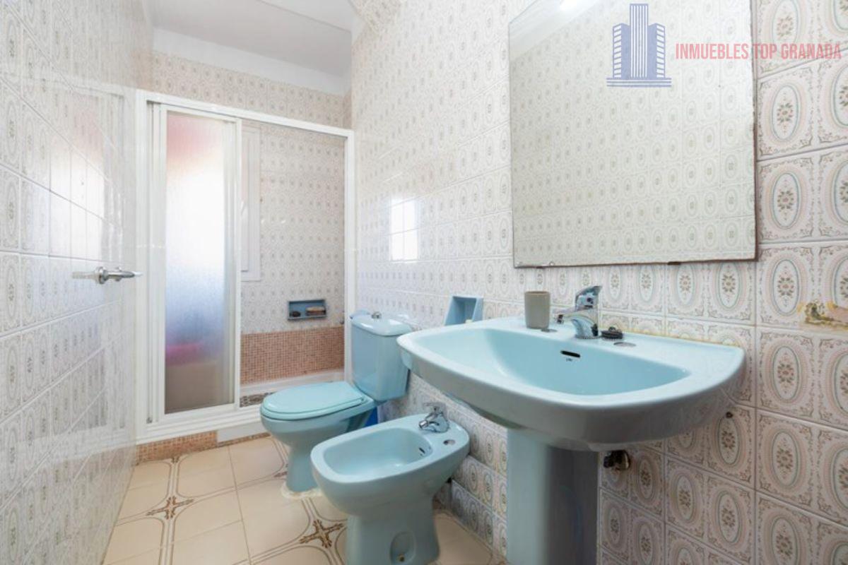 For sale of flat in Granada