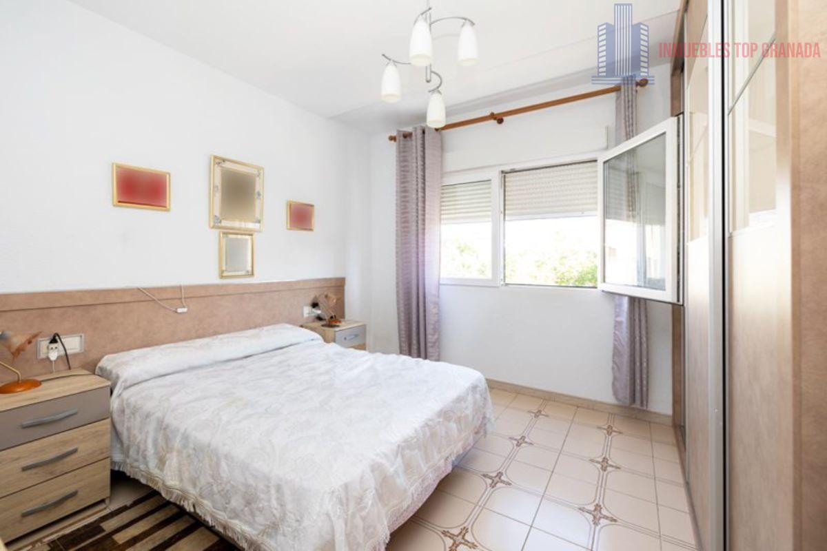 For sale of flat in Granada
