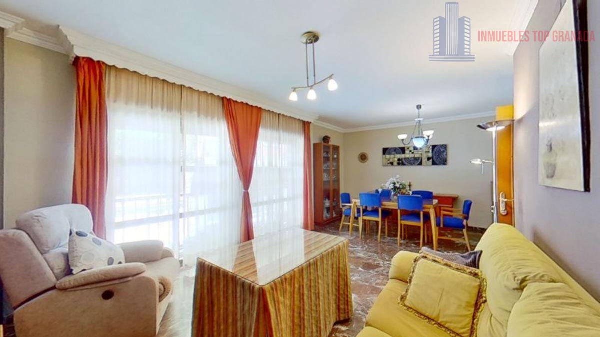 For sale of flat in Granada