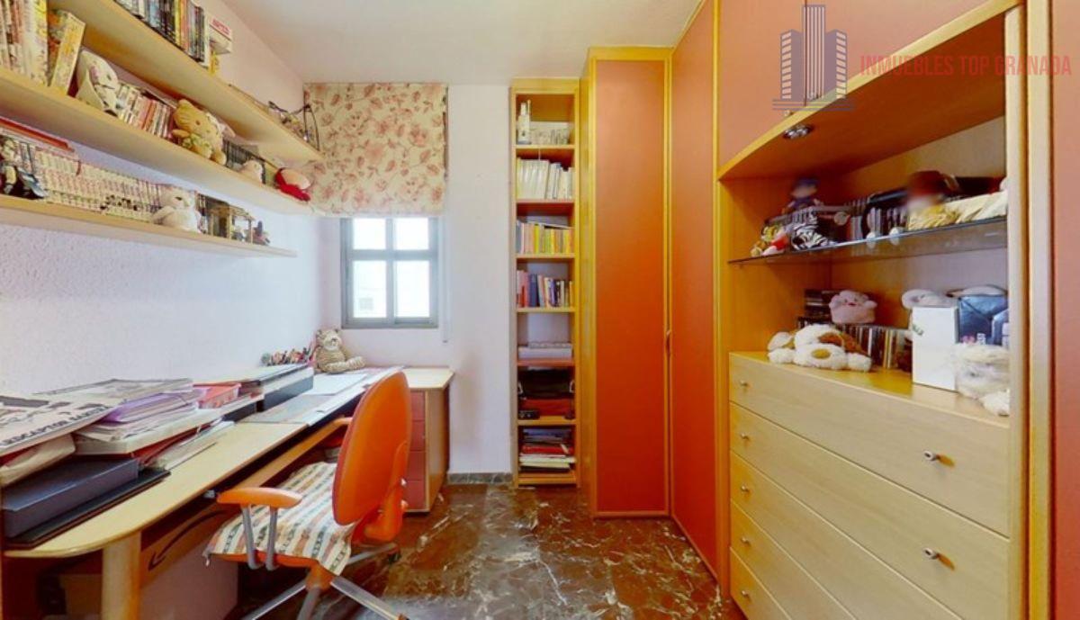 For sale of flat in Granada