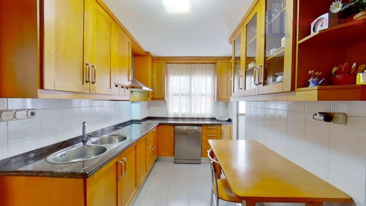 For sale of flat in Granada