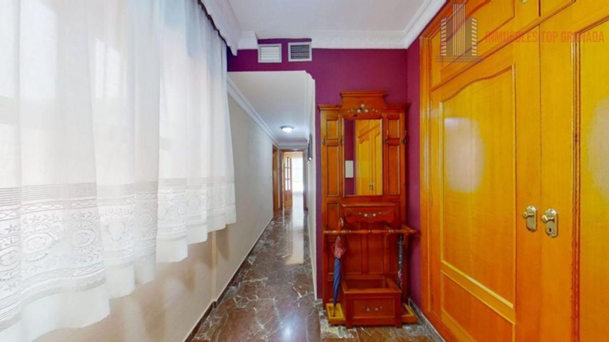 For sale of flat in Granada