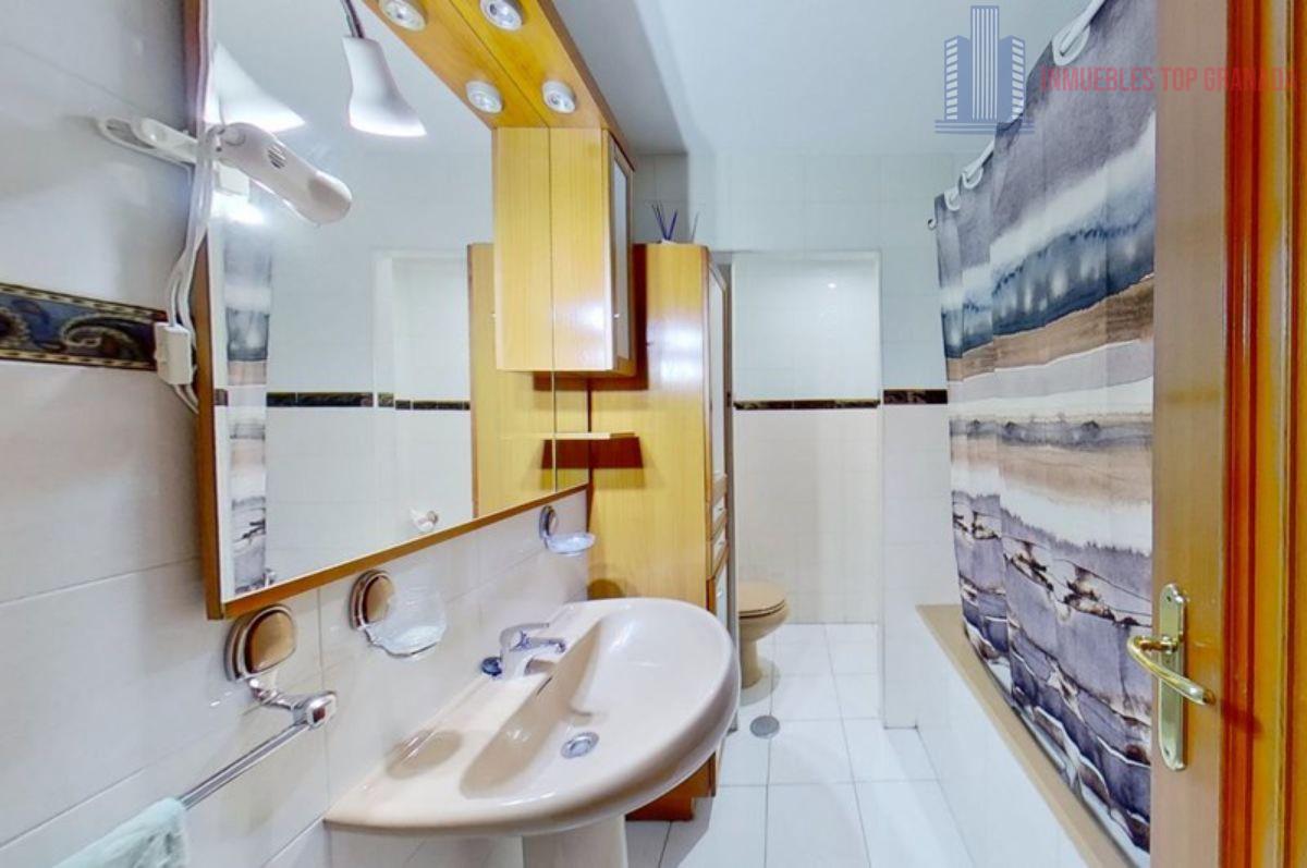For sale of flat in Granada