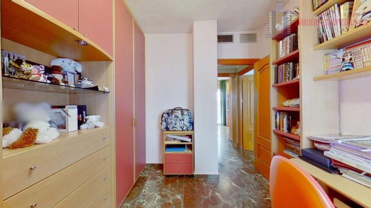For sale of flat in Granada