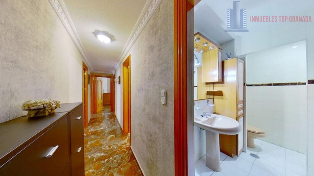 For sale of flat in Granada
