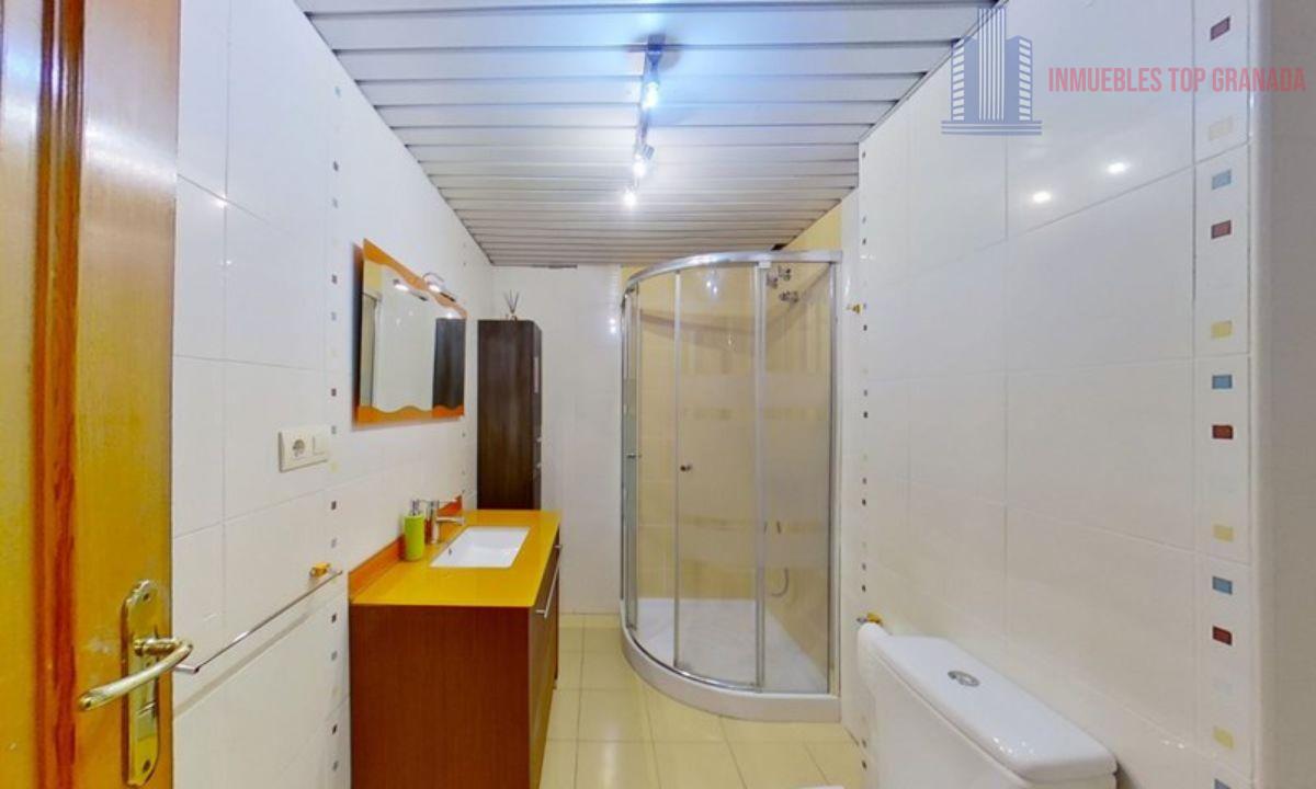For sale of flat in Granada
