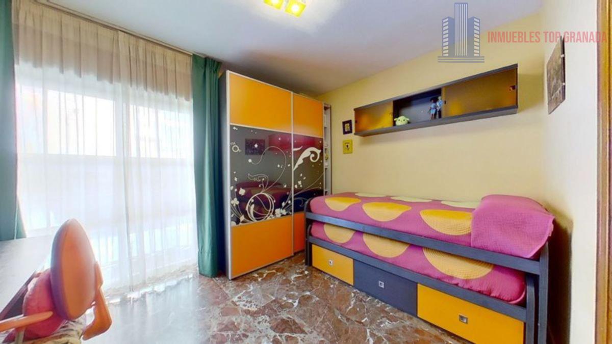 For sale of flat in Granada