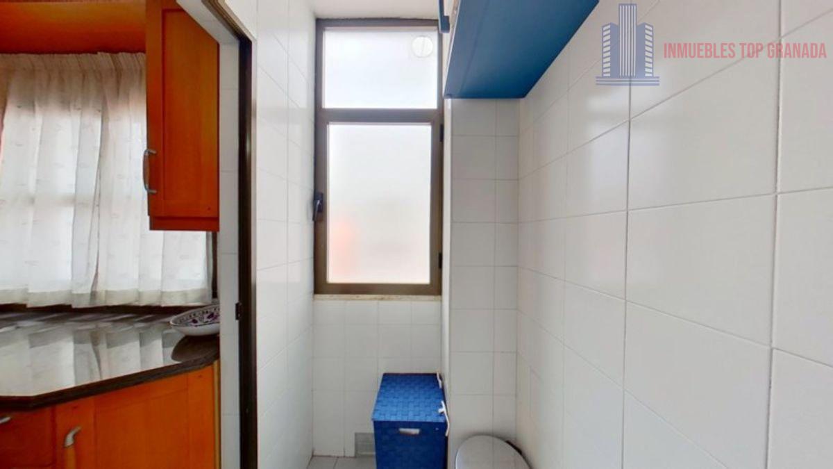 For sale of flat in Granada