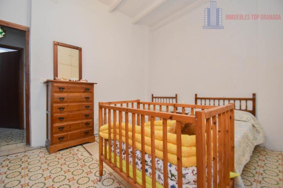 For sale of building in Granada