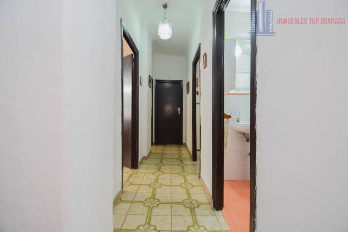For sale of building in Granada