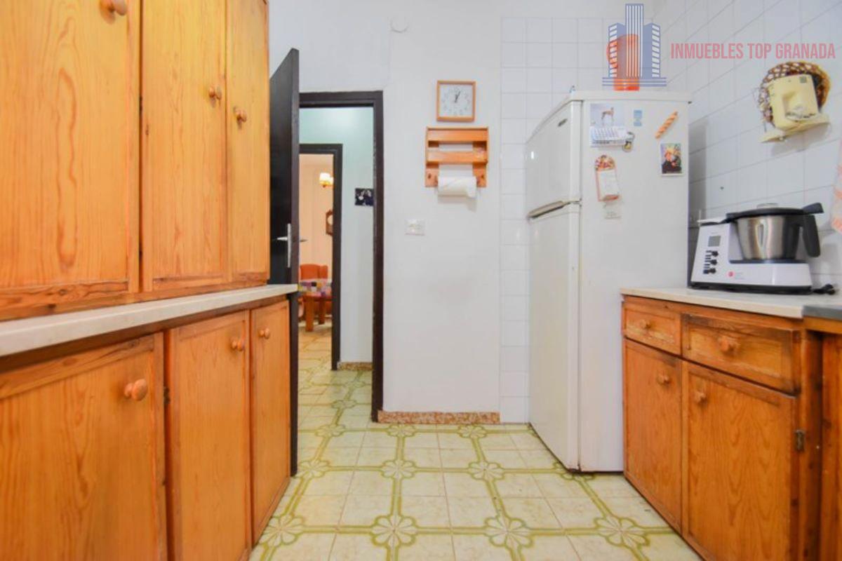 For sale of building in Granada