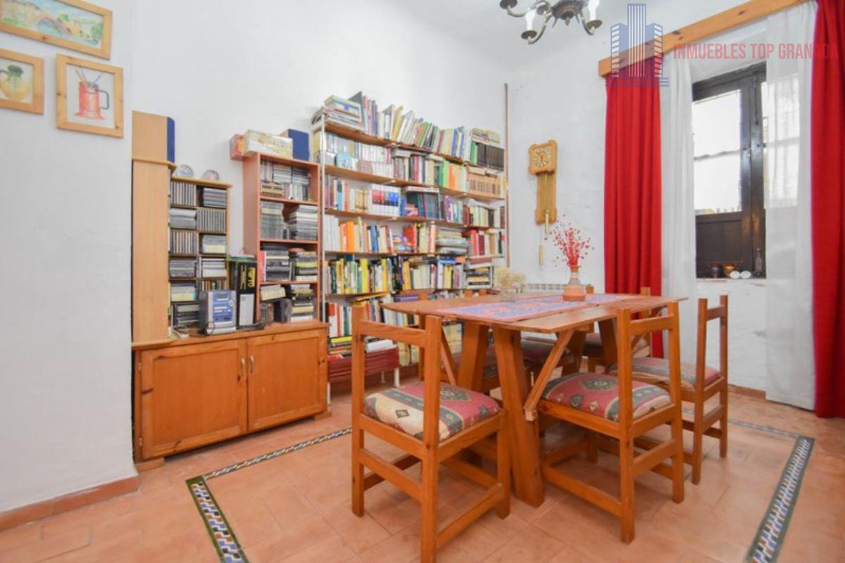 For sale of building in Granada