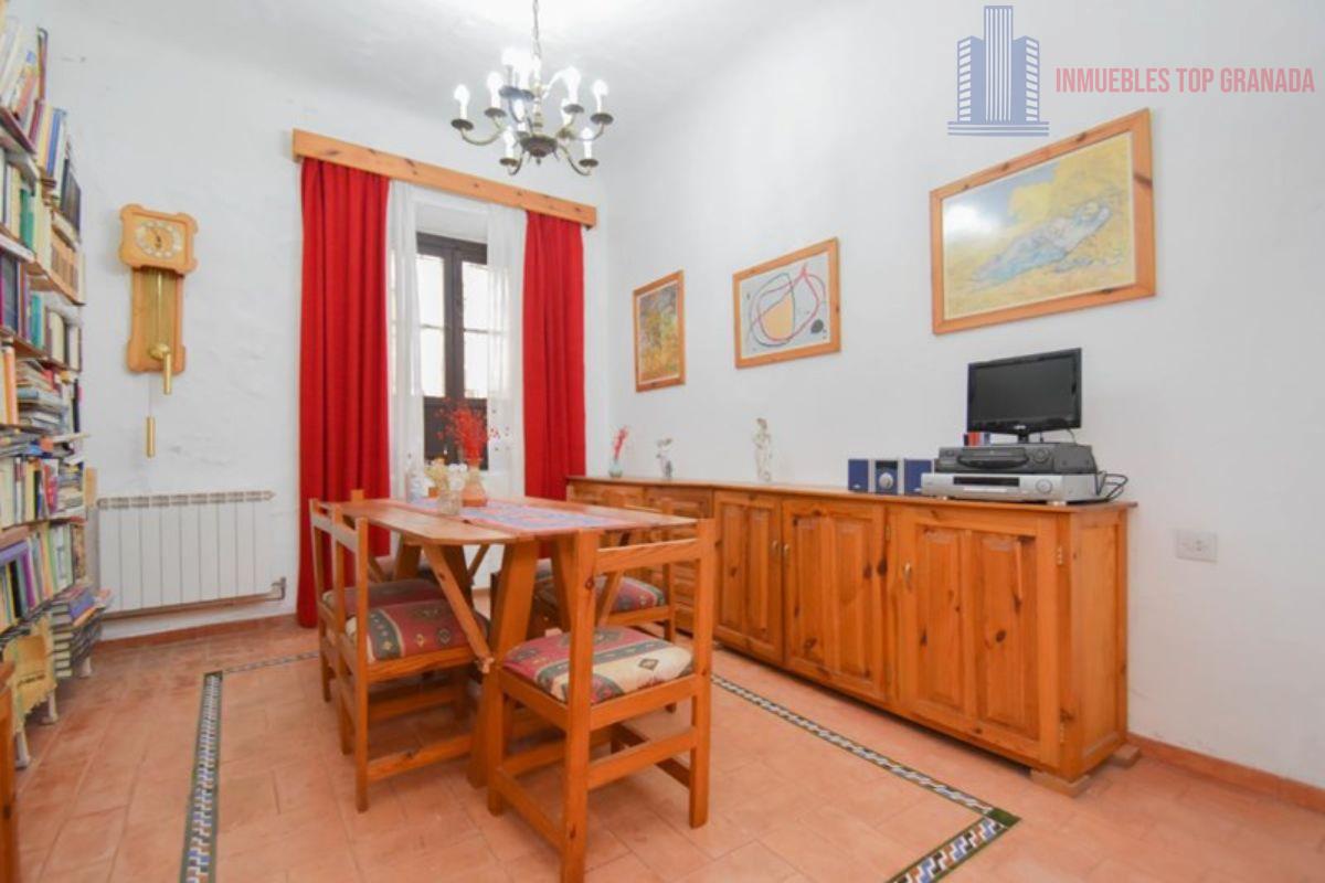 For sale of building in Granada