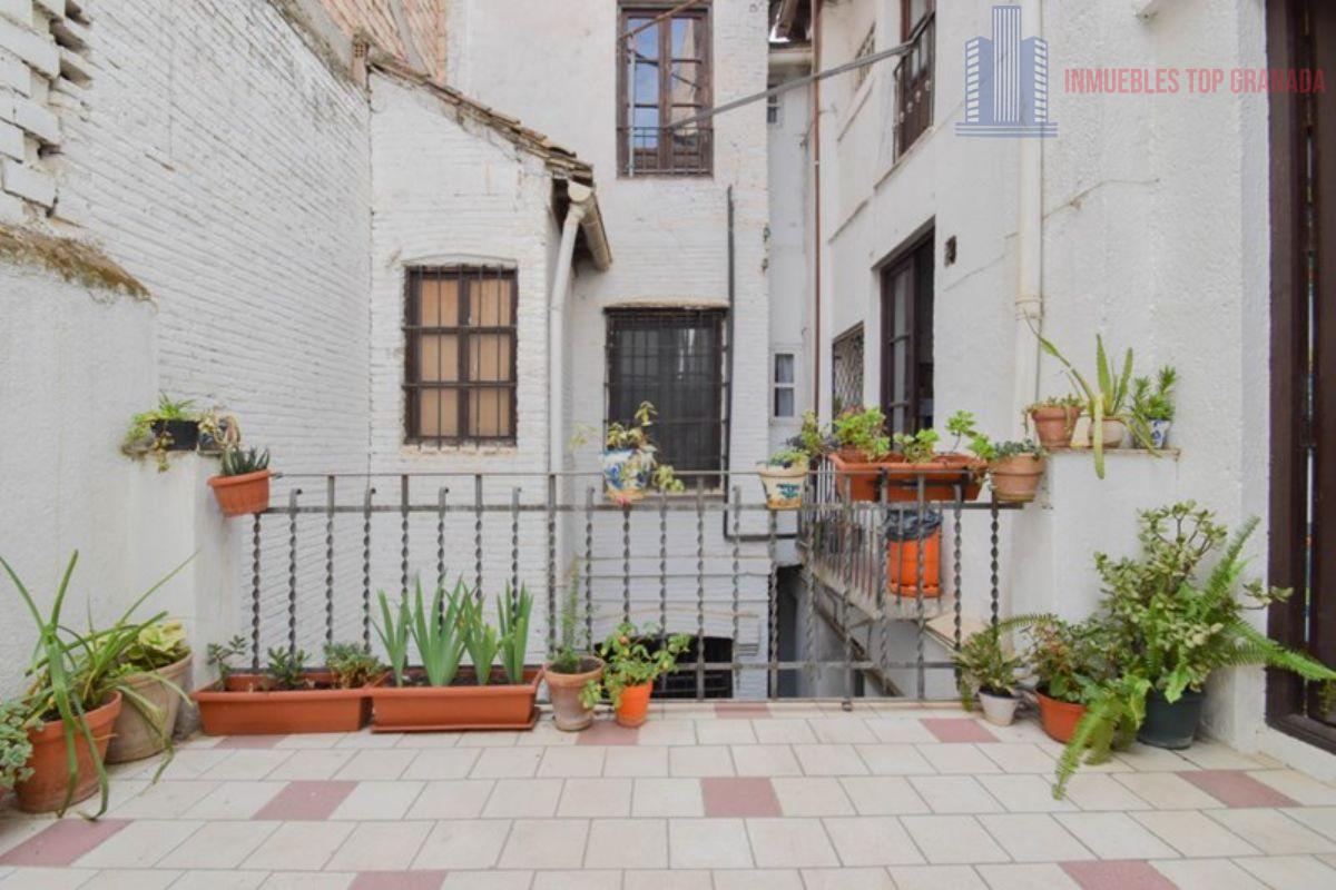 For sale of building in Granada