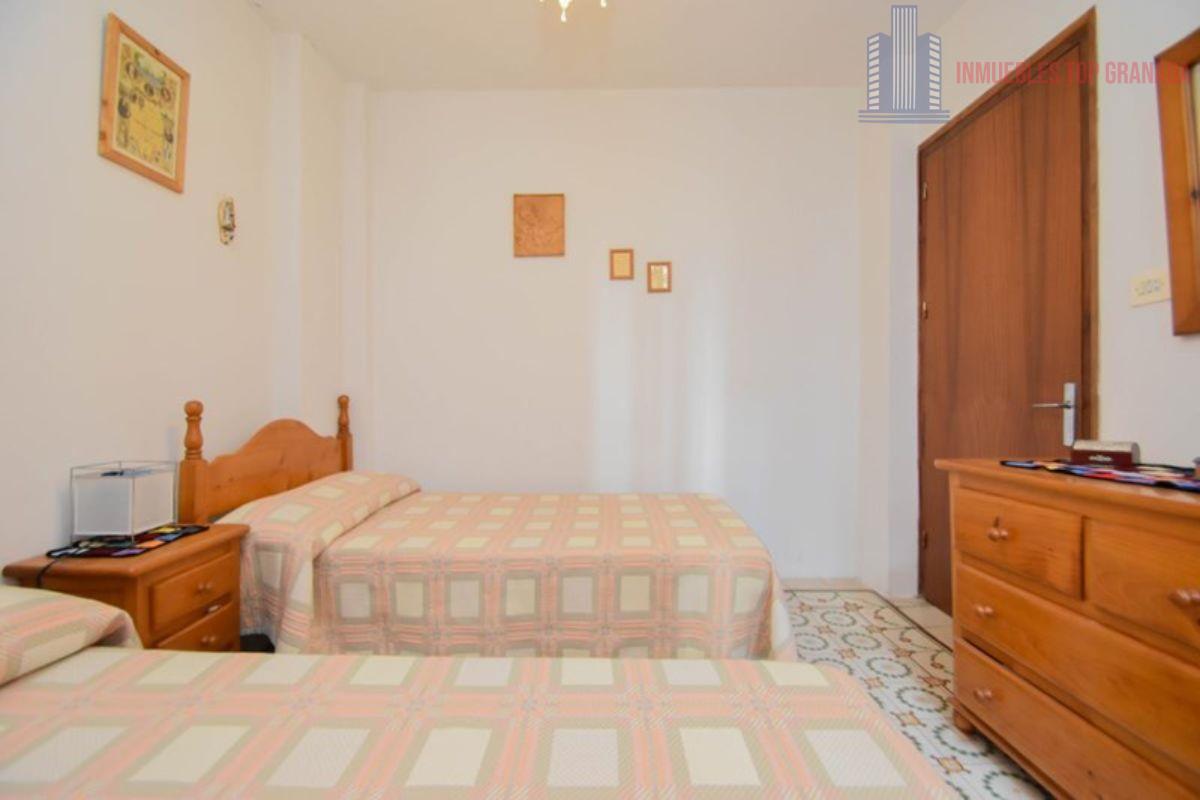 For sale of building in Granada