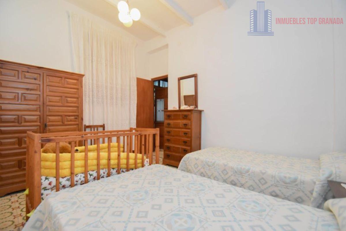 For sale of building in Granada